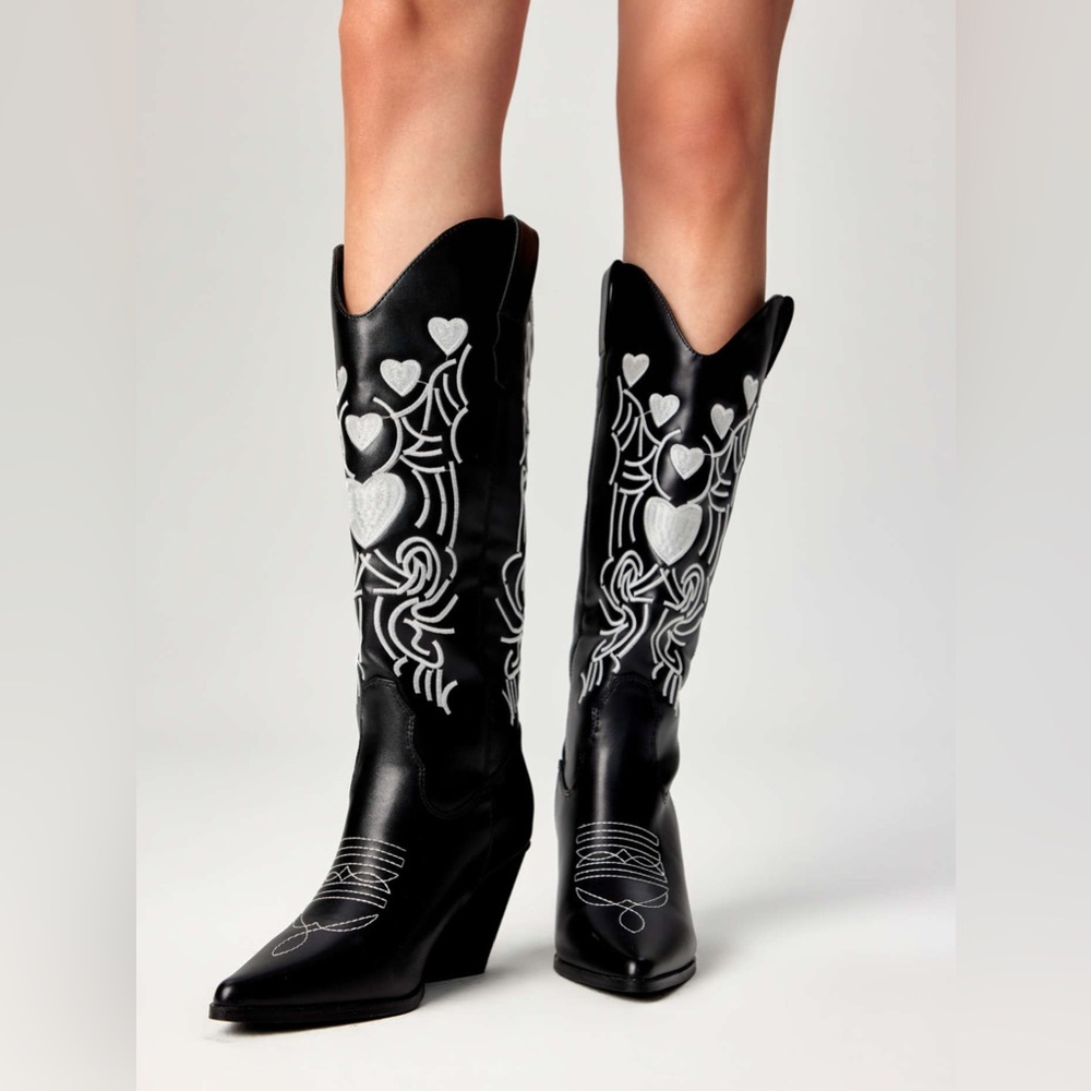 Cider Faux Leather Chunky Healed Cowboy Boots- Black with White Embroidery